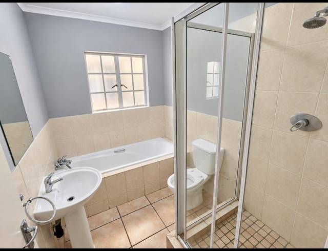 2 BEDROOM TOWNHOUSE FOR SALE IN ROOIHUISKRAAL NORTH